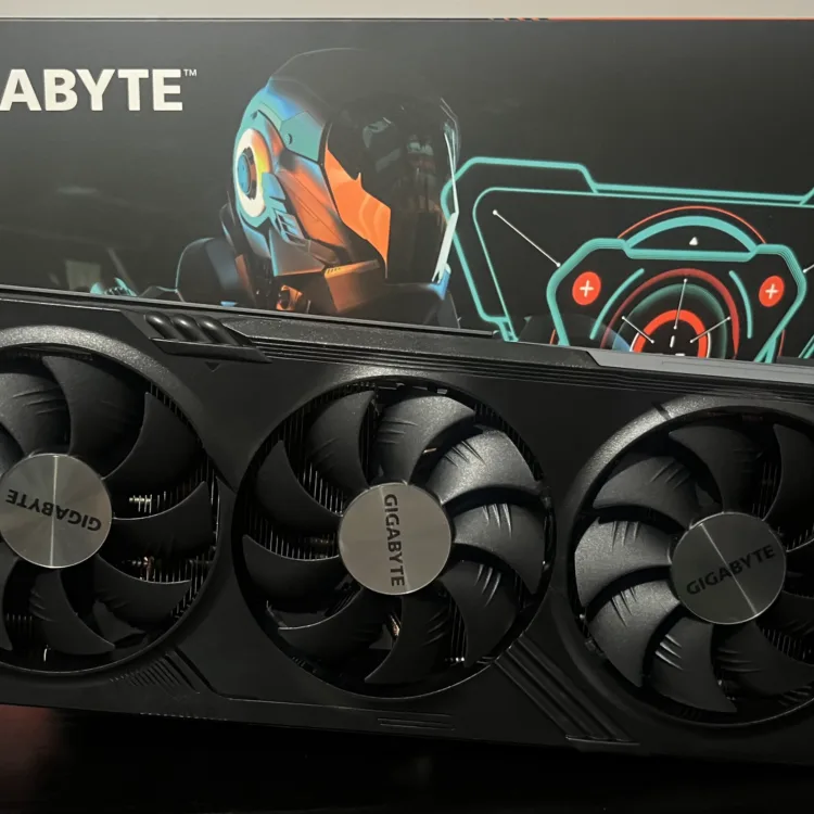 Gigabyte Radeon RX 7800 XT 16GB graphics card in like-new condition. Never been overclocked. - Image 4