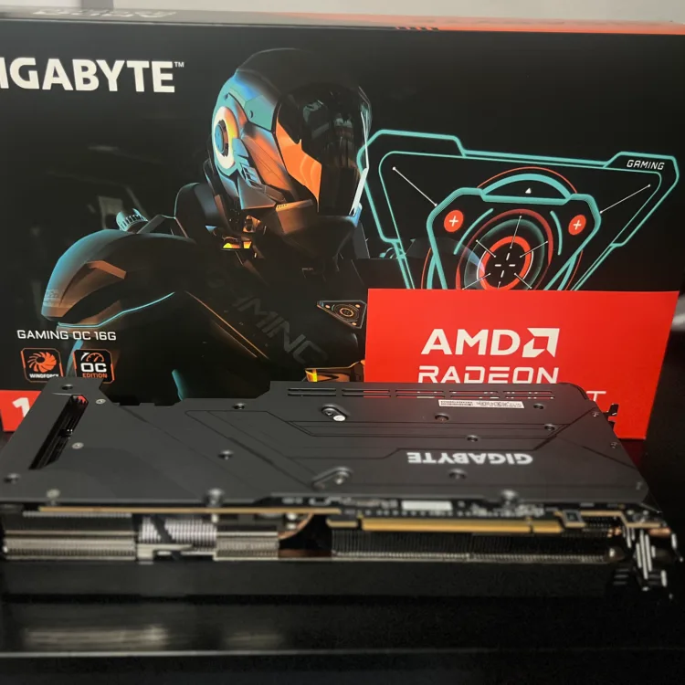 Gigabyte Radeon RX 7800 XT 16GB graphics card in like-new condition. Never been overclocked. - Image 5